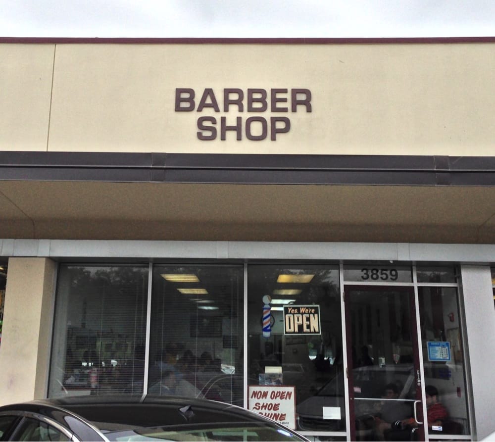 Braes Heights Barber Shop in Houston